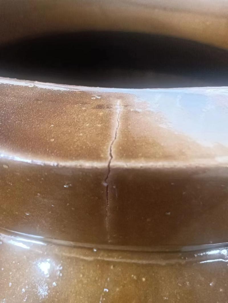酒坛裂缝修补前